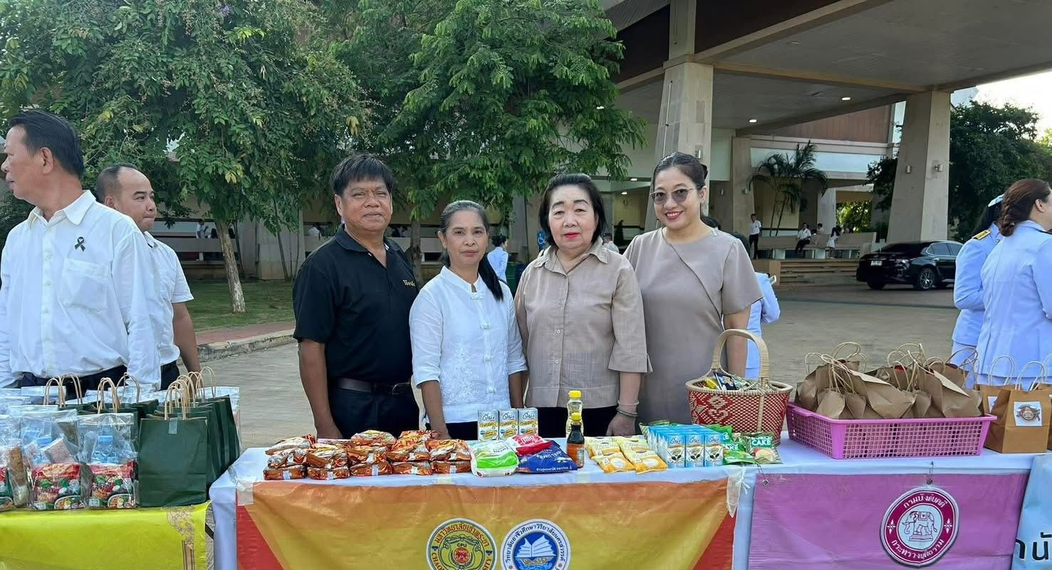 กิจกรรมตักบาตรในงานเฉลิมพระเกียรติ เนื่องในโอกาส พระราชพิธี มหามงคลเฉลิมพระชนมพรรษา 4 รอบ สมเด็จพระนางเจ้าสุทิดา พัชรสุธาพิมลลักษณ  พระบรมราชินี