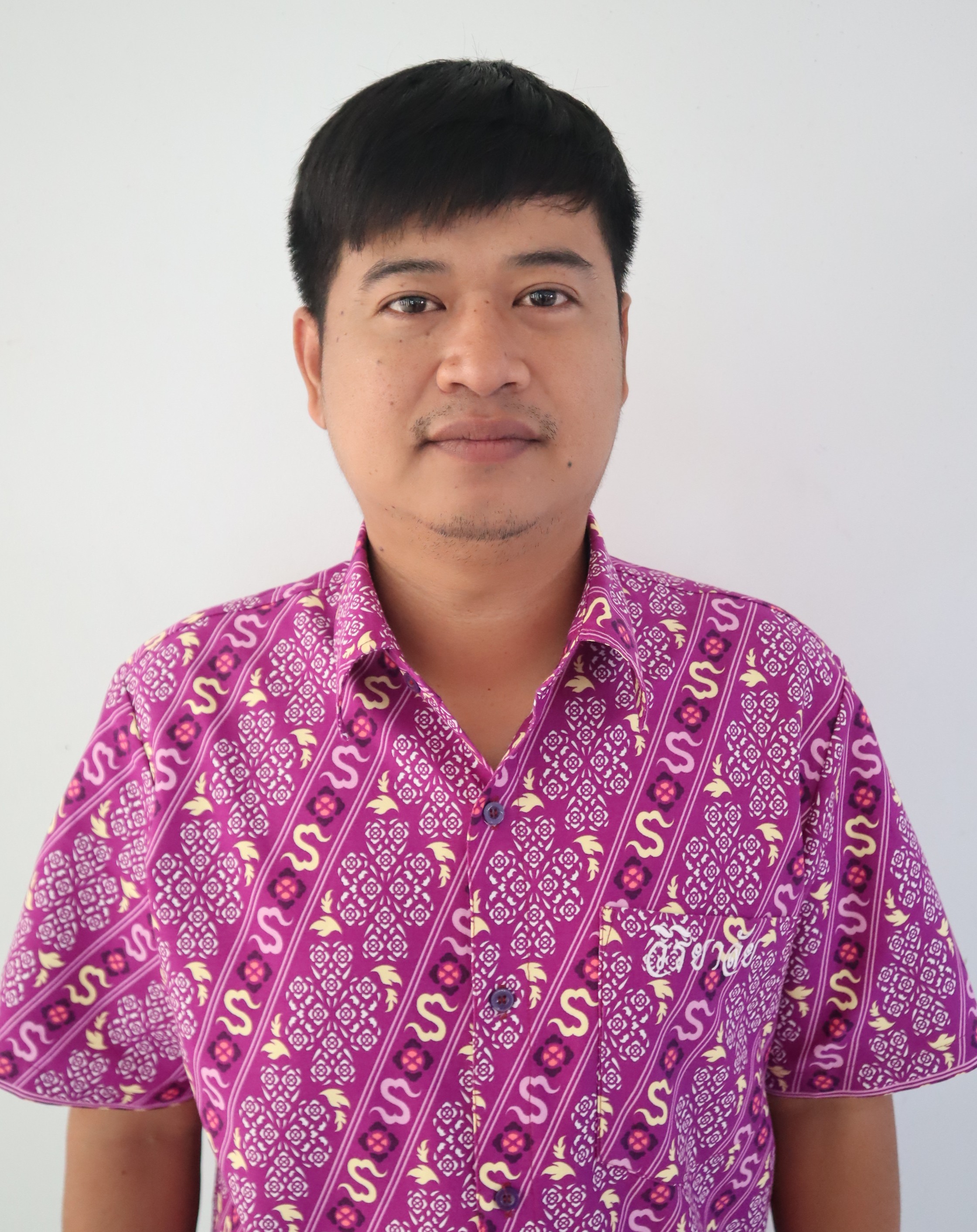 วัลลภ พวงสมบัติ