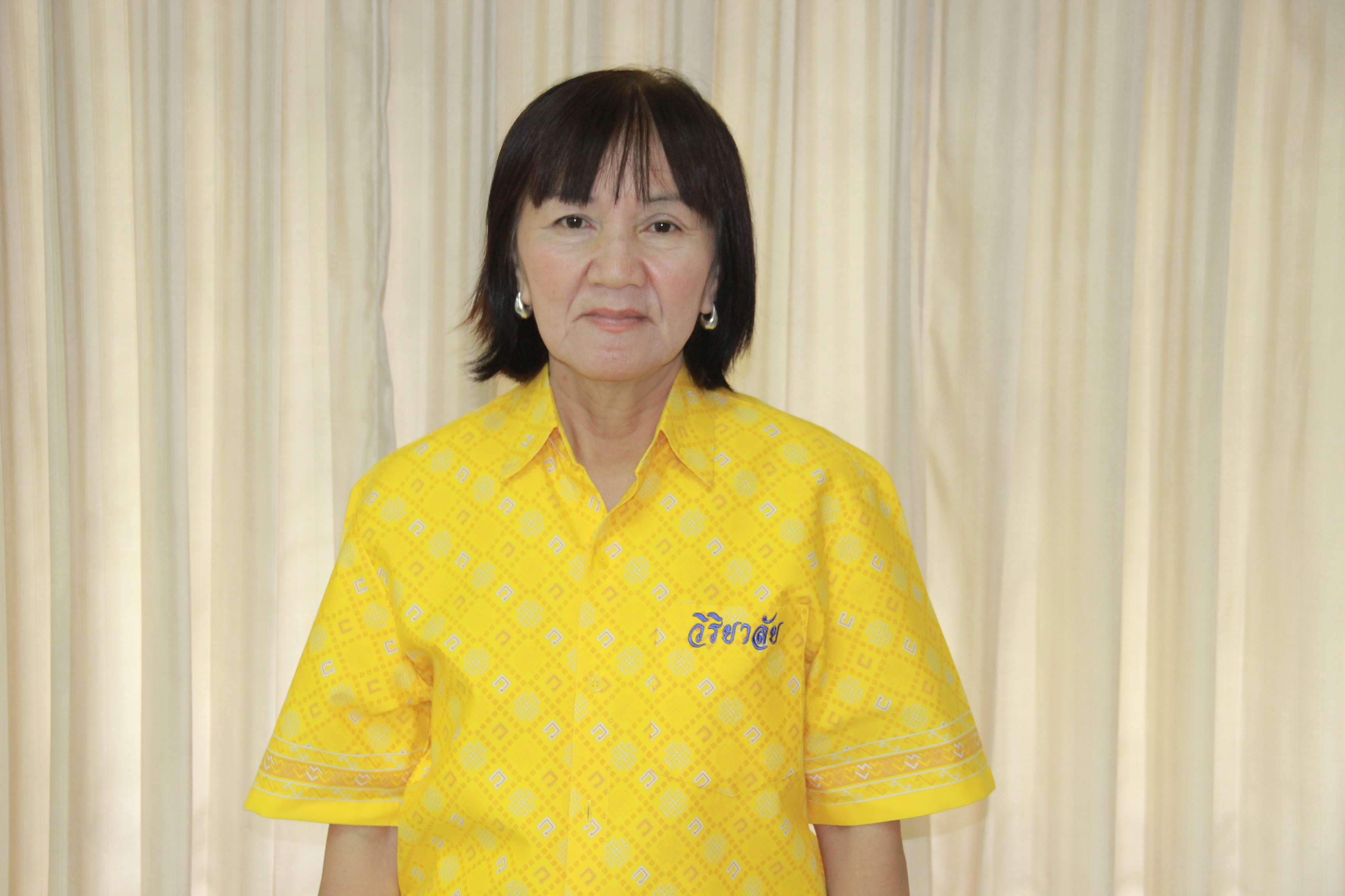 อาจารย์ธารทอง แย้มจันทร์ฉาย